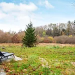 6 Person In Hovborg-by Traum *